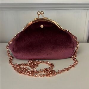 Elegant Velvet Clutch with Chain